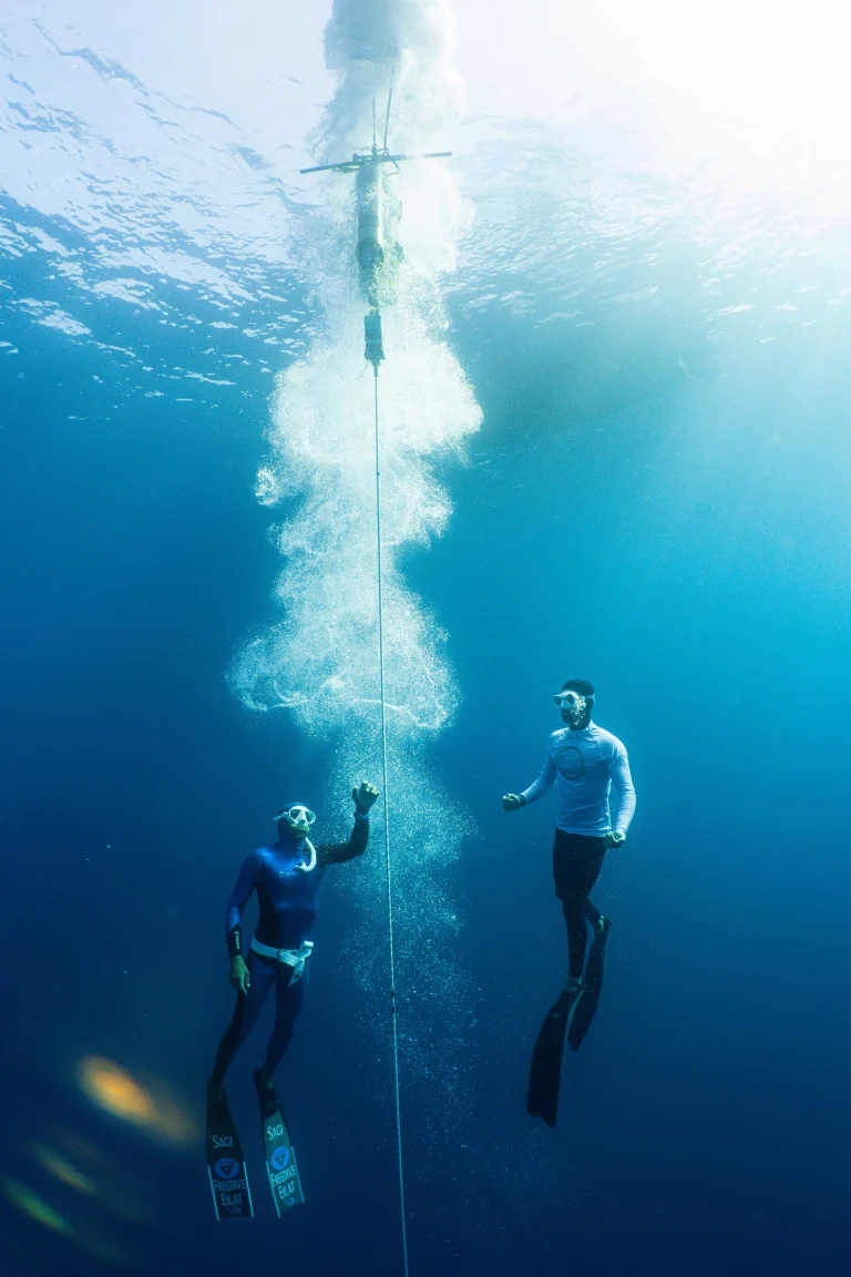 צלילה חופשית עם מזחלת